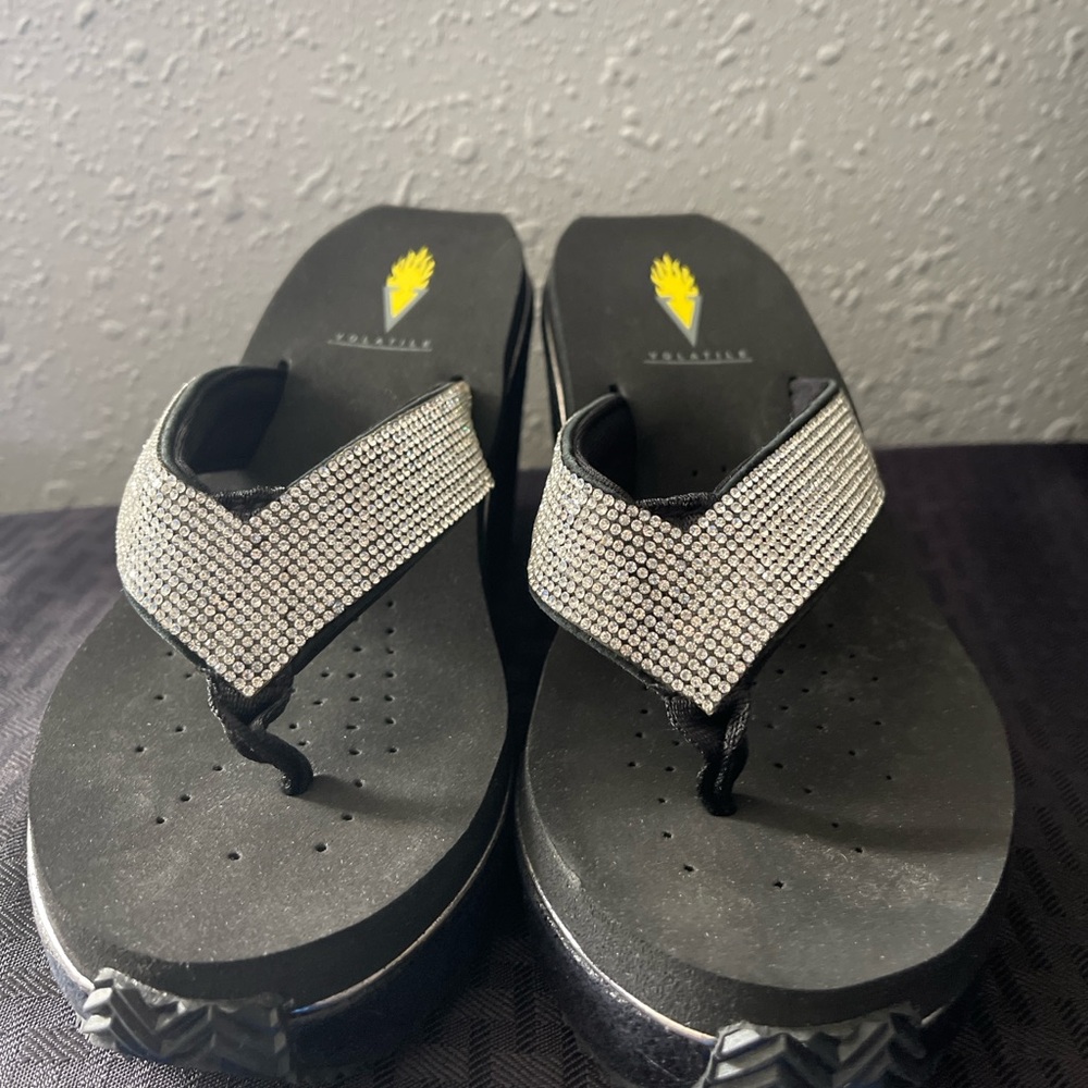 Volatile Elegant Black and White Wedge Sandals Never Worn - Picture 2 of 4